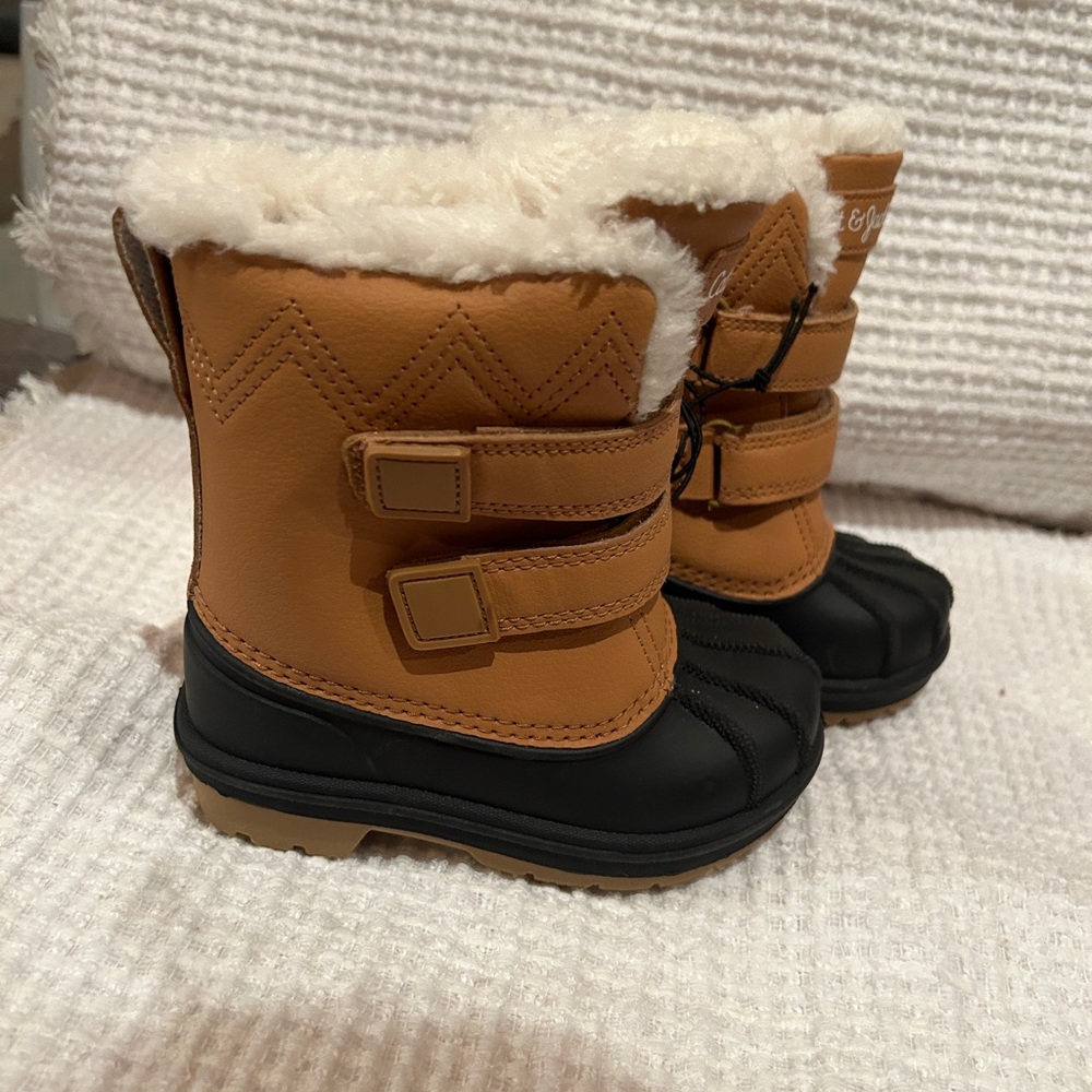 NWT toddler winter boots